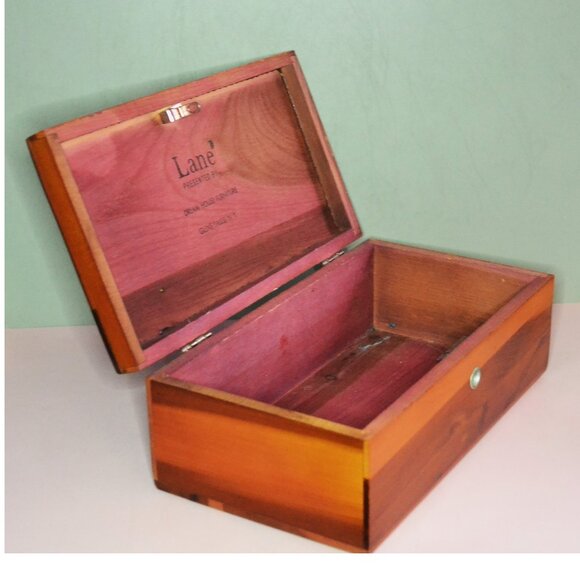 Lane Dresser Top Trinket/Small Items Storage Box Cedar Furniture Store Promo - Picture 11 of 11